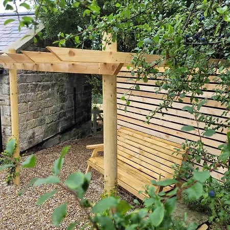 Underhill Coach House וויטבי